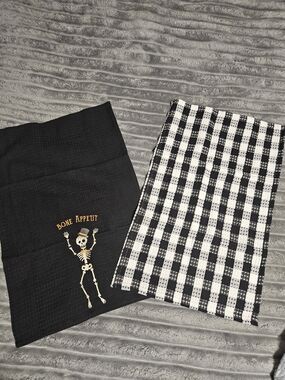 Mud Pie Black and White Halloween Skeleton Kitchen Towels
